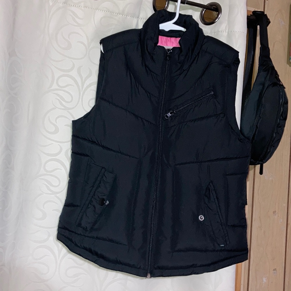 I am selling a vest🥰